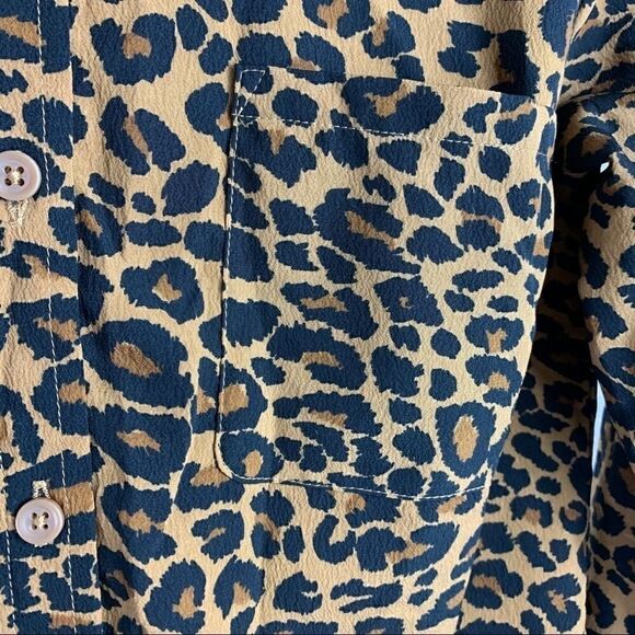 🐆Time and Tru cheetah button up size small CUTE (J1) - Picture 9 of 10